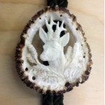 Hemdkordel mit Rehbockmotiv aus echtem Hirschhorn