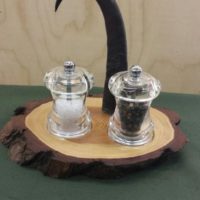 Menage mit Salz- und Pfeffermühle
